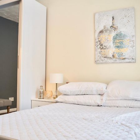 Stylish And Homely 4 Bedroom Home In East London Exterior photo