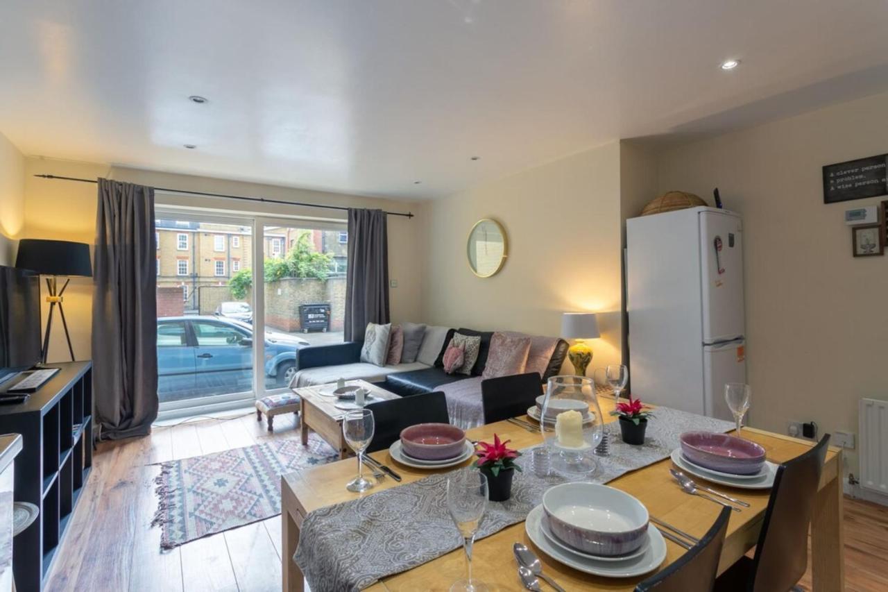 Stylish And Homely 4 Bedroom Home In East London Exterior photo