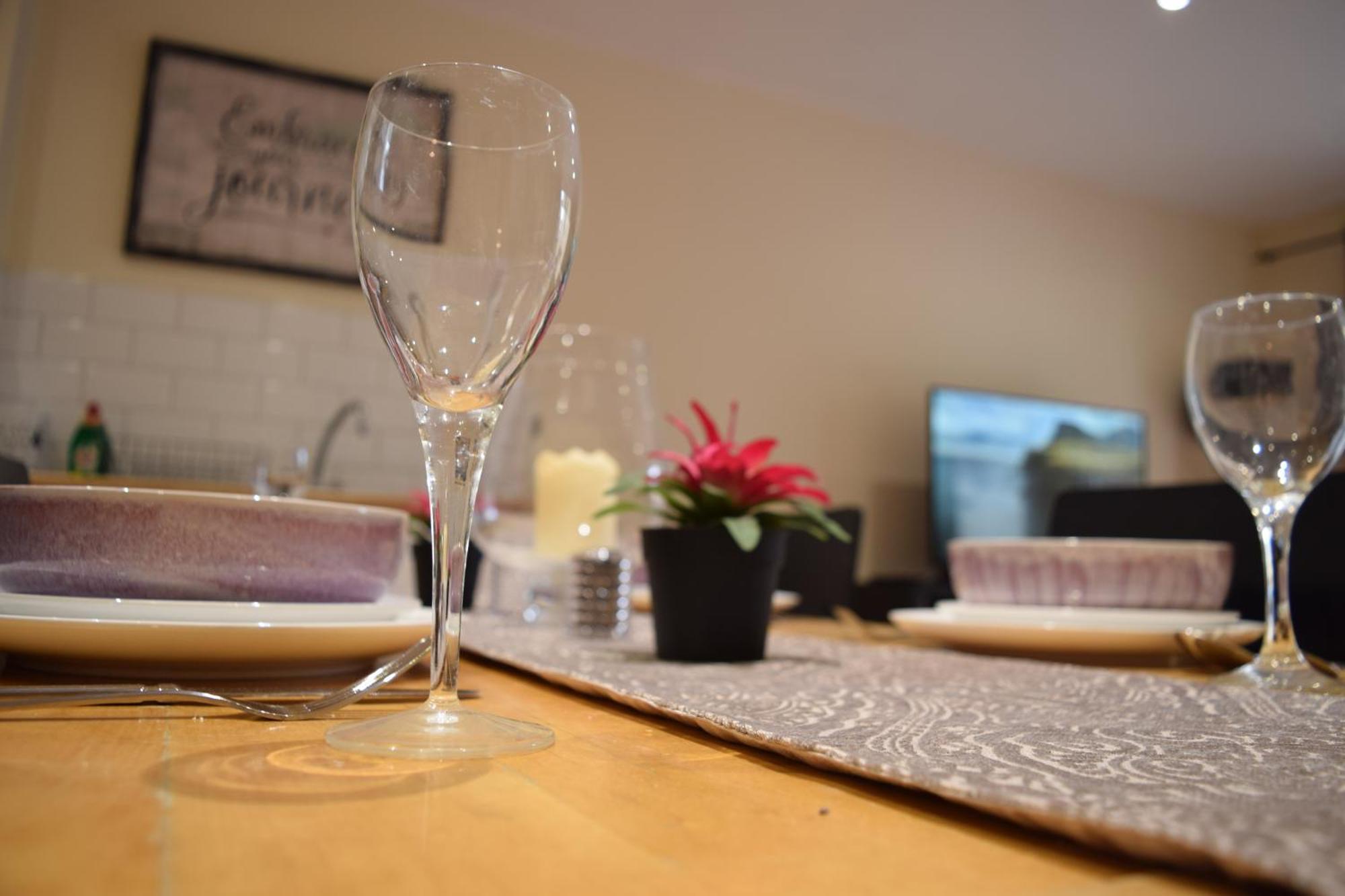 Stylish And Homely 4 Bedroom Home In East London Exterior photo
