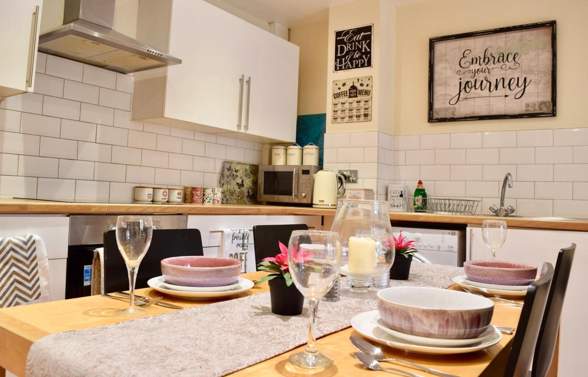 Stylish And Homely 4 Bedroom Home In East London Exterior photo