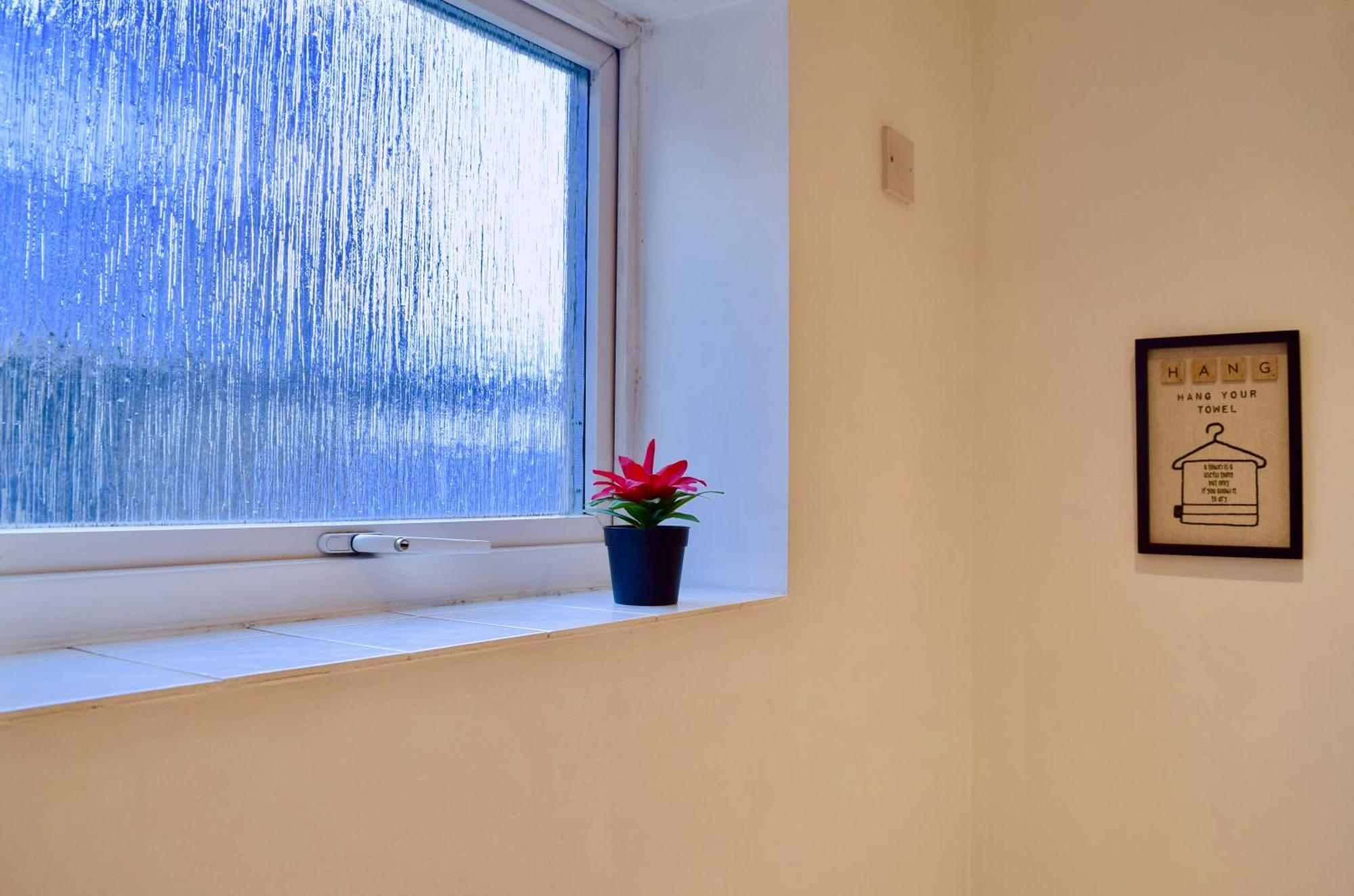 Stylish And Homely 4 Bedroom Home In East London Exterior photo