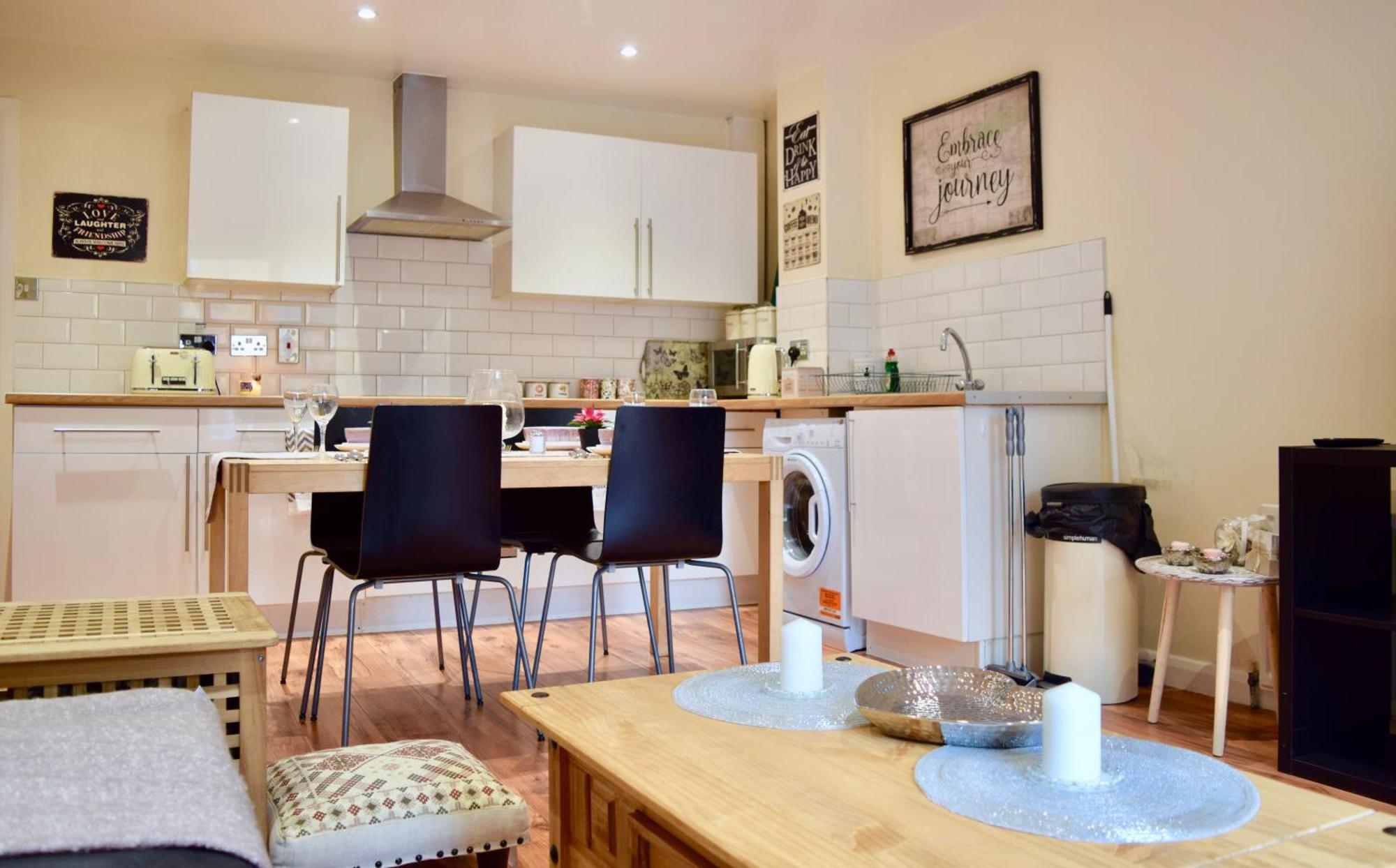 Stylish And Homely 4 Bedroom Home In East London Exterior photo