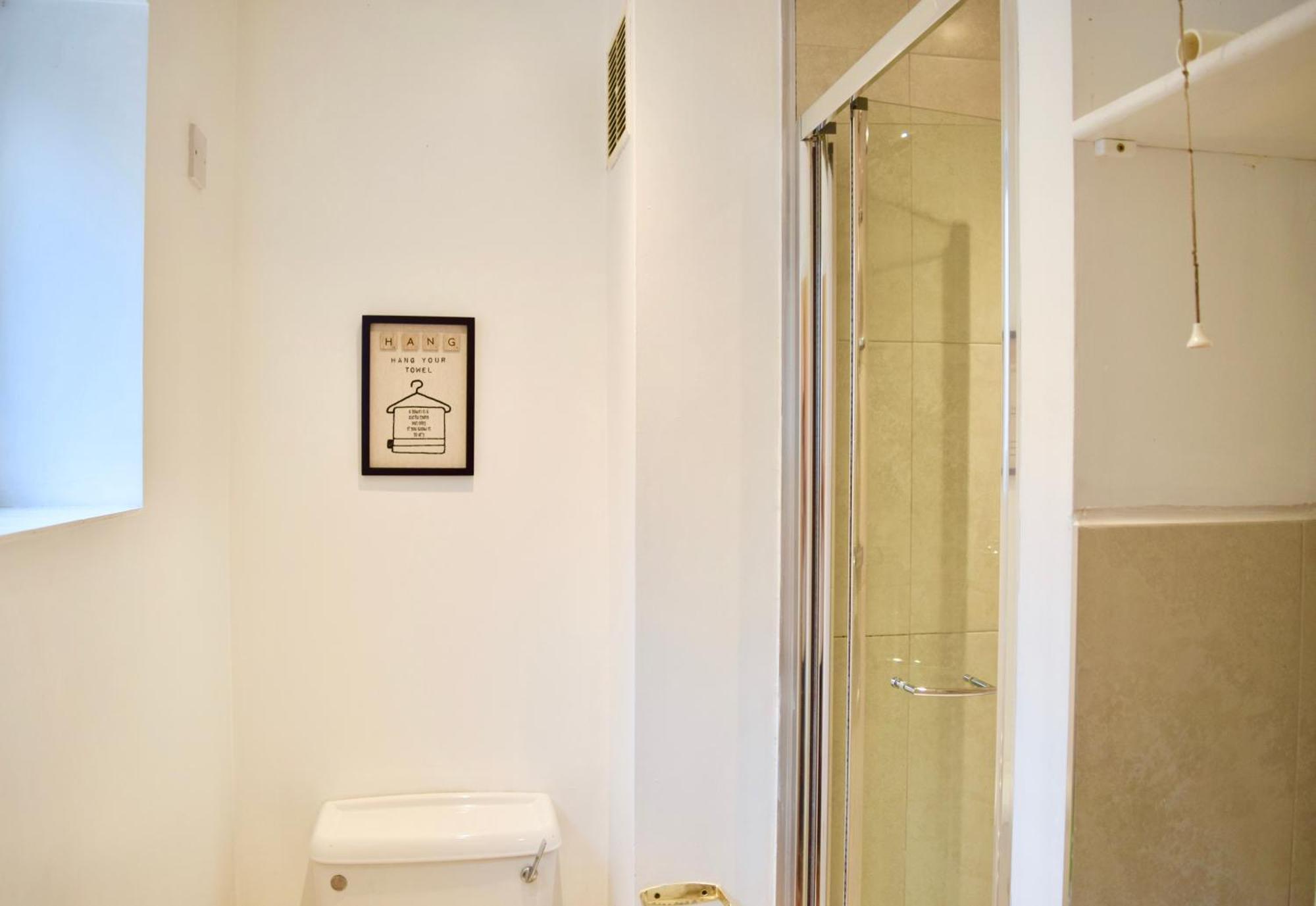 Stylish And Homely 4 Bedroom Home In East London Exterior photo