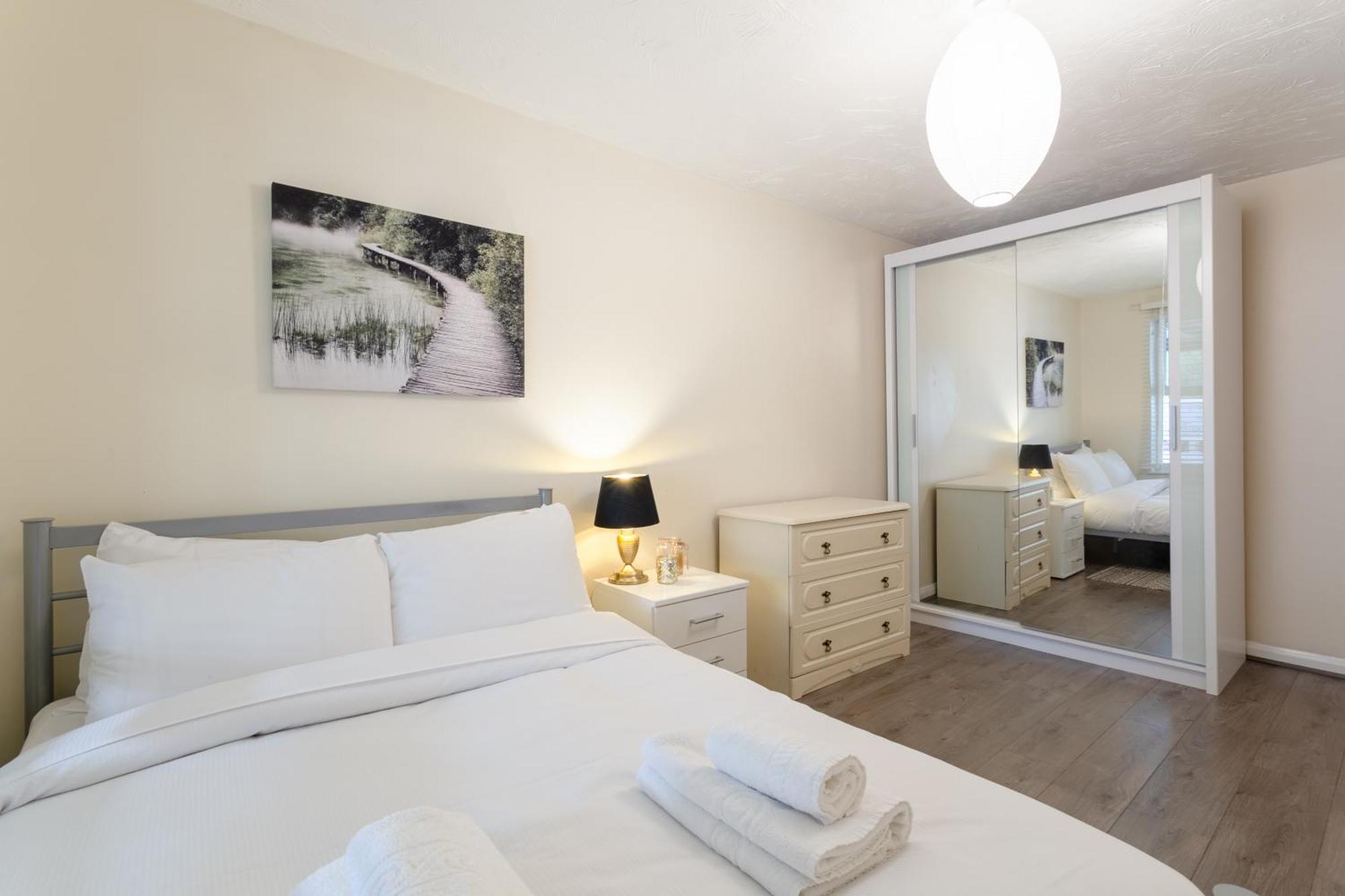 Stylish And Homely 4 Bedroom Home In East London Exterior photo
