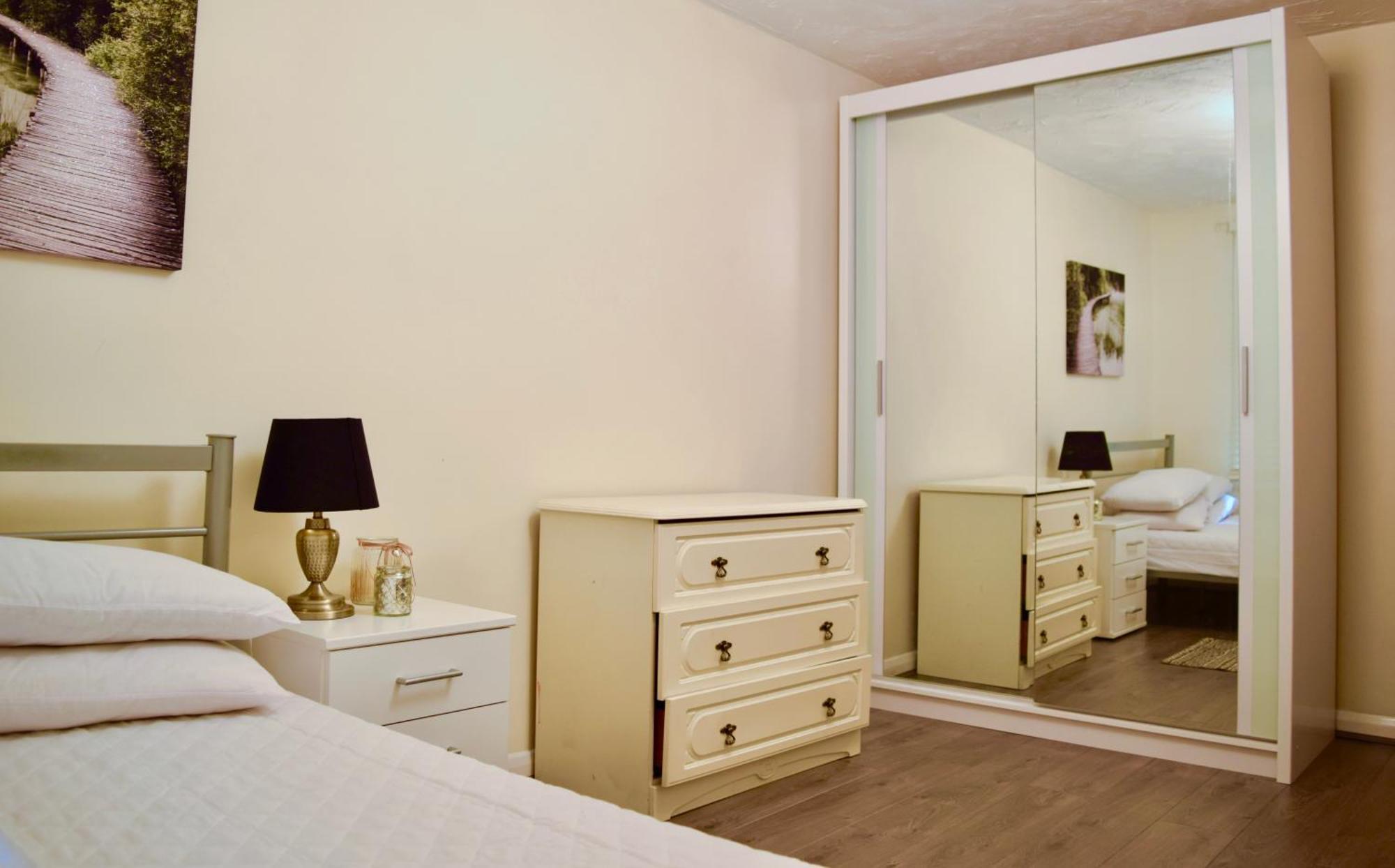 Stylish And Homely 4 Bedroom Home In East London Exterior photo