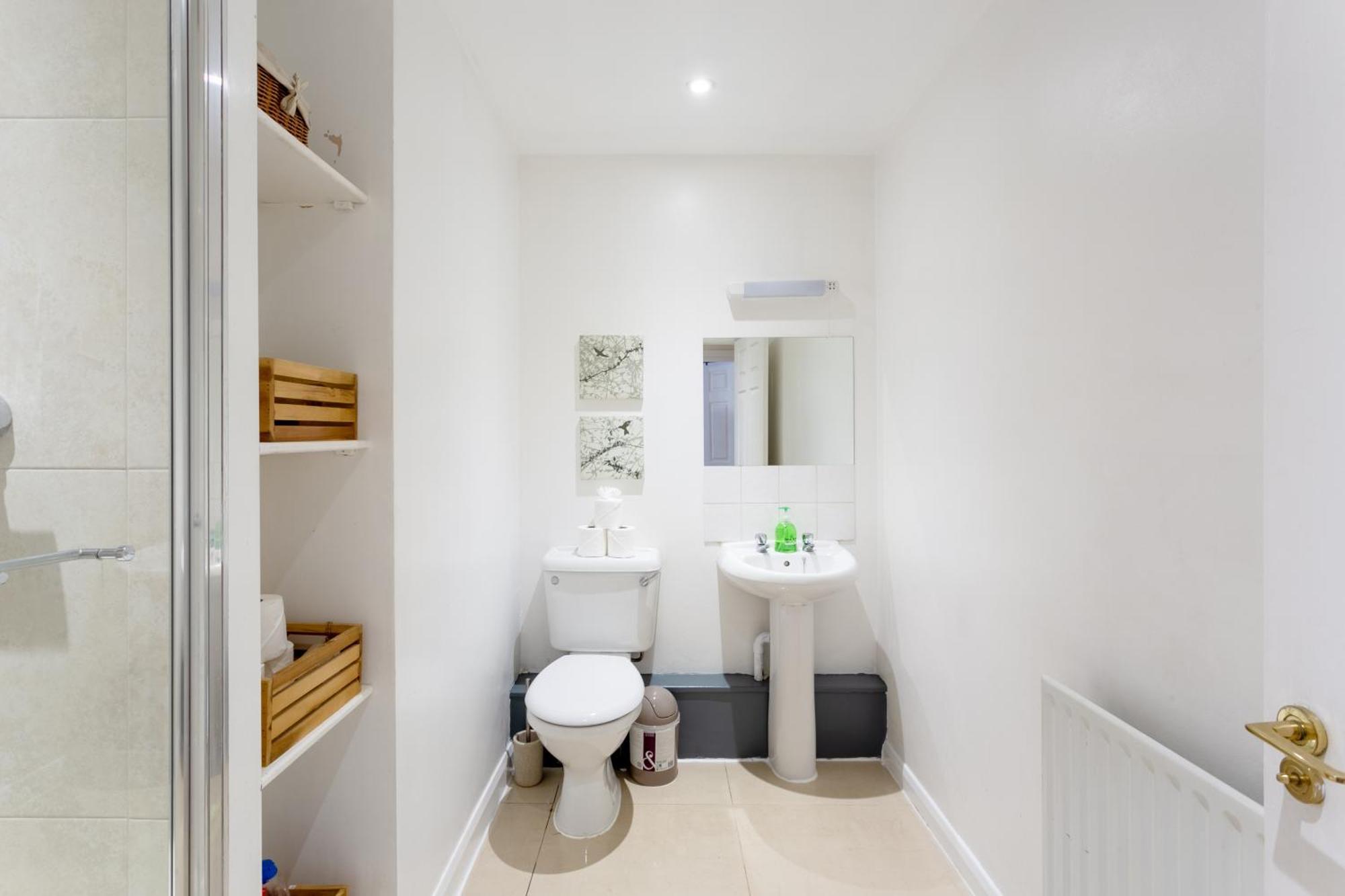 Stylish And Homely 4 Bedroom Home In East London Exterior photo